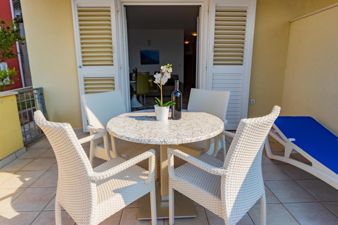 Luxury Apartments Villa Ruzmarina With New Heated Infinity Pool And Lounge Area Marusici (Split-Dalmatia) Exterior foto