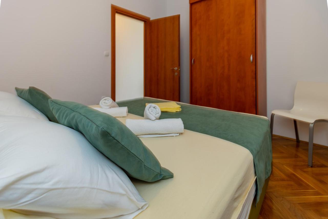 Luxury Apartments Villa Ruzmarina With New Heated Infinity Pool And Lounge Area Marusici (Split-Dalmatia) Exterior foto