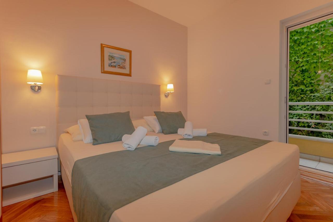 Luxury Apartments Villa Ruzmarina With New Heated Infinity Pool And Lounge Area Marusici (Split-Dalmatia) Exterior foto