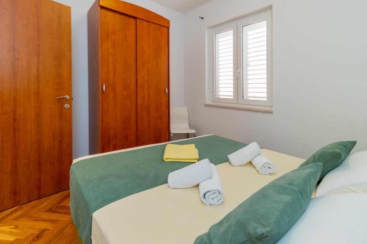 Luxury Apartments Villa Ruzmarina With New Heated Infinity Pool And Lounge Area Marusici (Split-Dalmatia) Exterior foto
